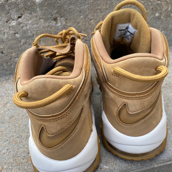 Nike shoes - Picture 3 of 4